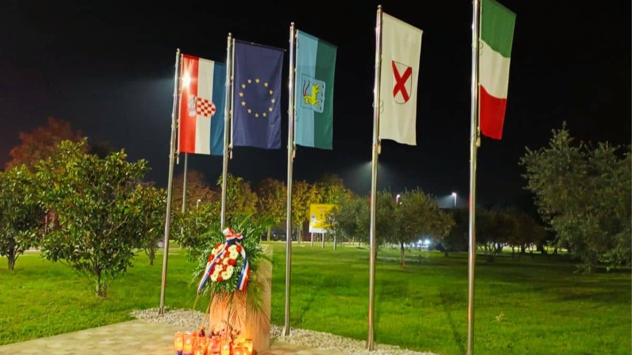 Paljenjem svijeća odana počast stradanju Vukovara i Škabrnje