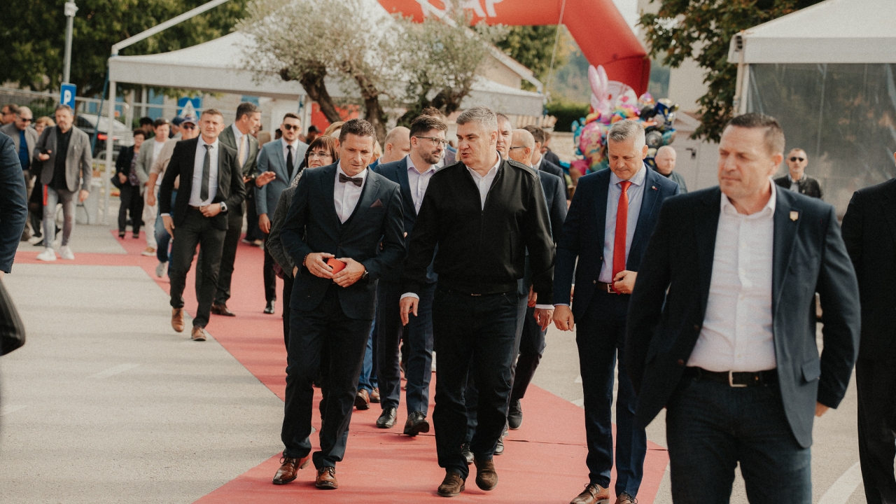 OTVOREN 17. INTERNACIONALNI SAJAM PRŠUTA U TINJANU