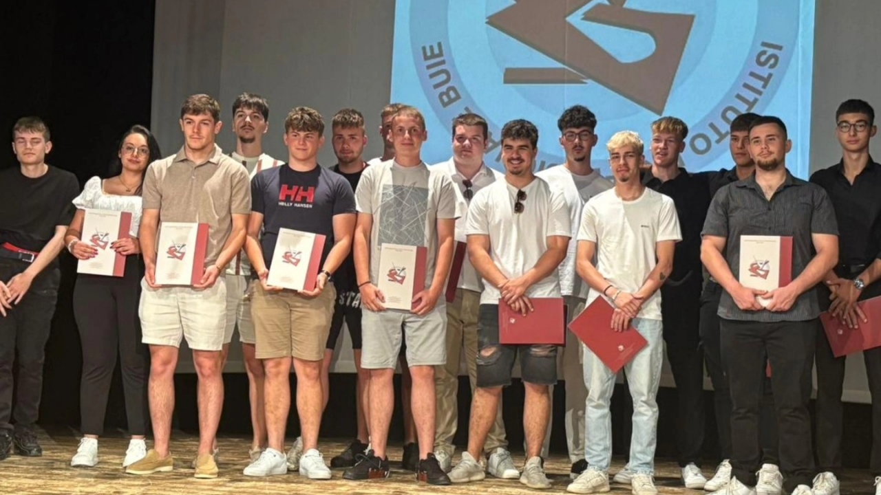 Svečana dodjela svjedodžbi u Bujama