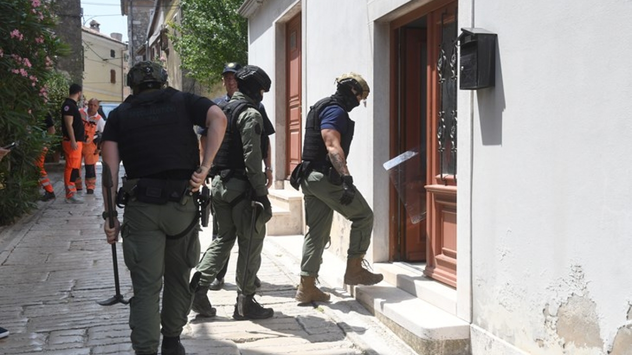 Pichler tvrdi da su je ozlijedili policajci, policija to negira