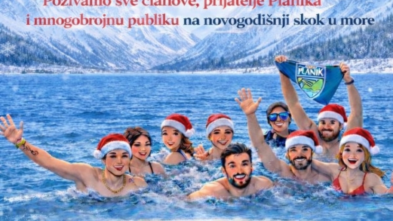 Novogodišnji skok u more na plaži Adriatic prvog dana u novoj godini