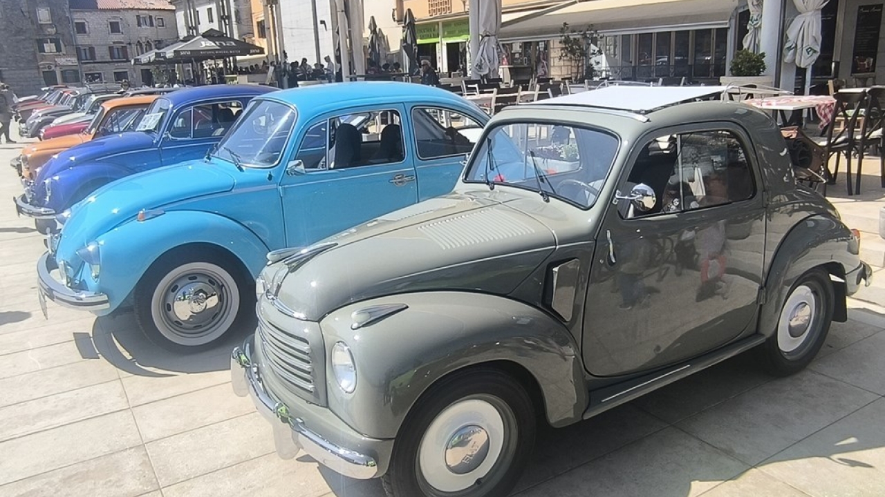 Oldtimeri oživjeli Umag – 17. međunarodna izložba povijesnih vozila privukla brojne posjetitelje