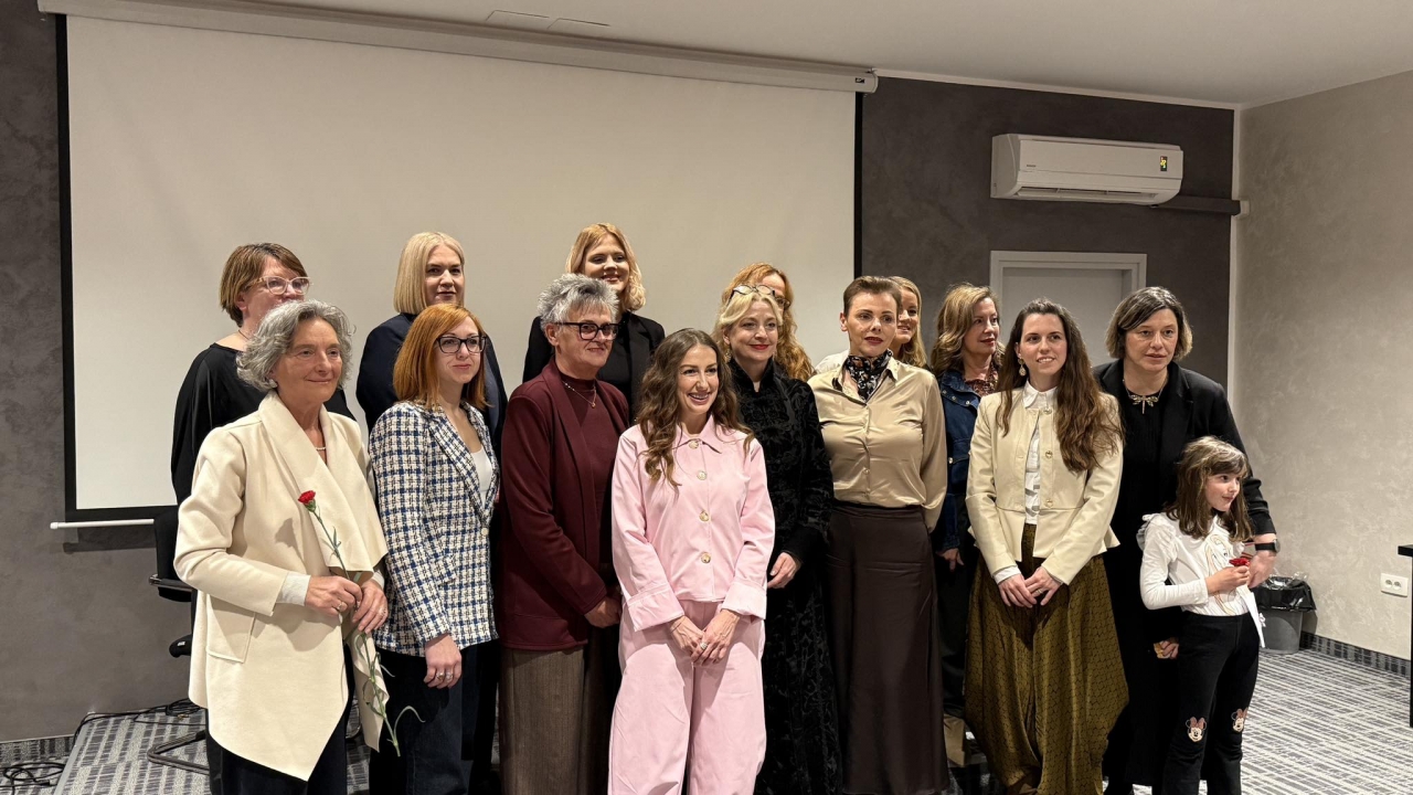 “Ženski razgovori: Uloži da bi dobila” – večer stvarnih priča i međusobnog osnaživanja u Bujama