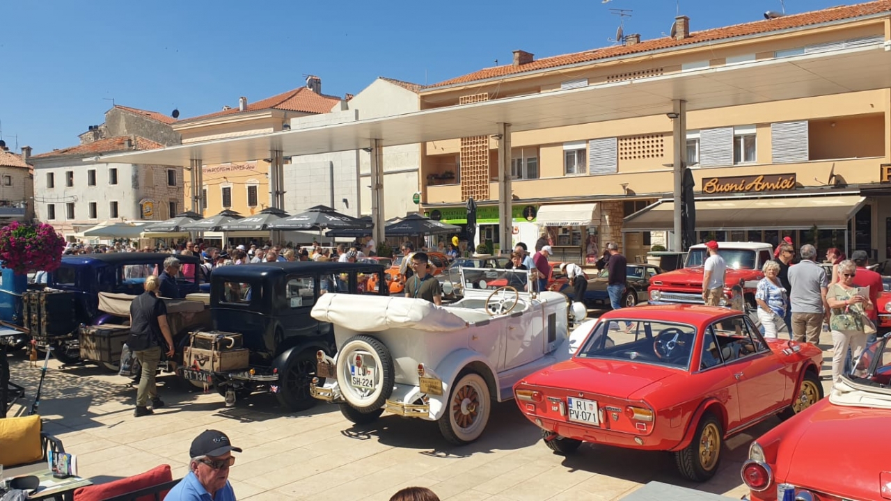 Umag proteklog vikenda u znaku cvijeća, oldtimera i proljetne atmosfere