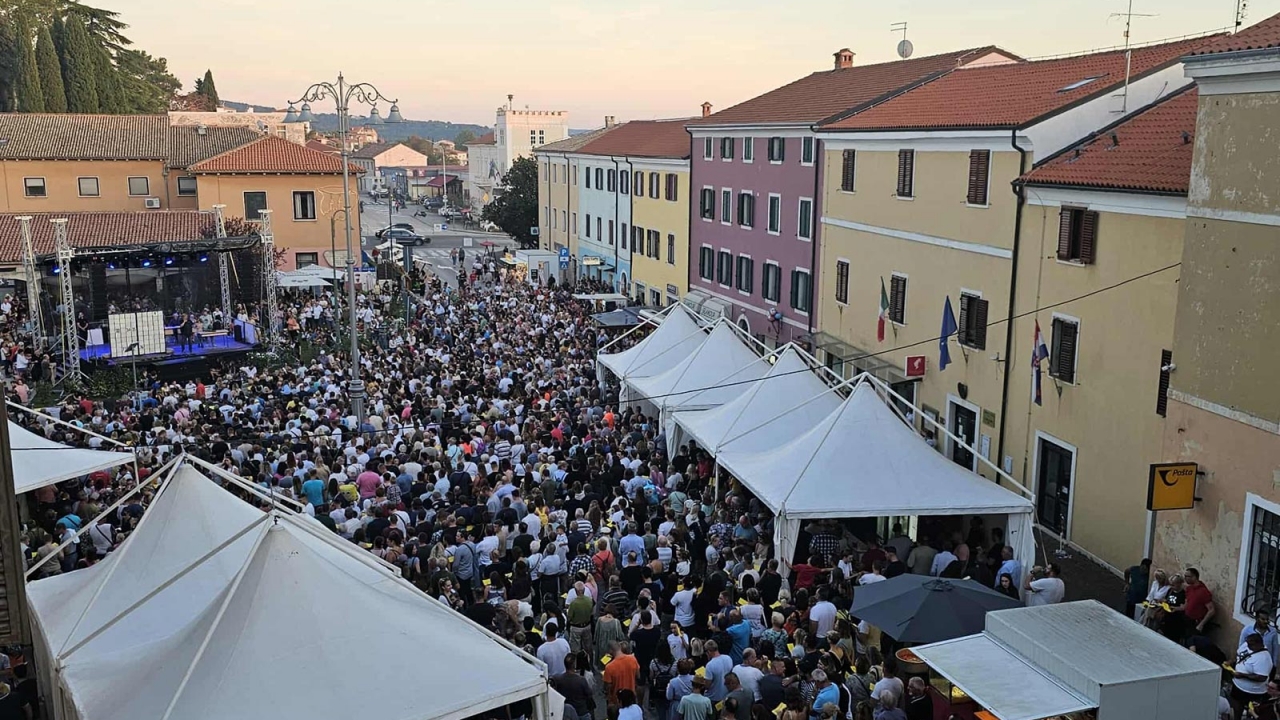 Grad Buje proslavio 119. Dane grožđa uz glazbu, sport, vino i veselje