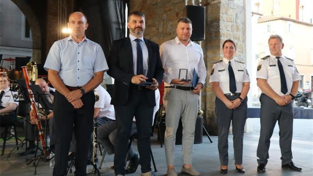 Slovenska policija nagradila istarske policajce priznanjem za suradnju