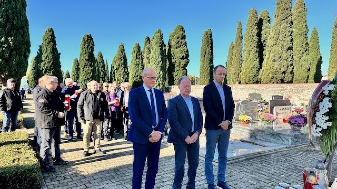 Grad Umag: Položeni vijenci povodom blagdana Svih svetih