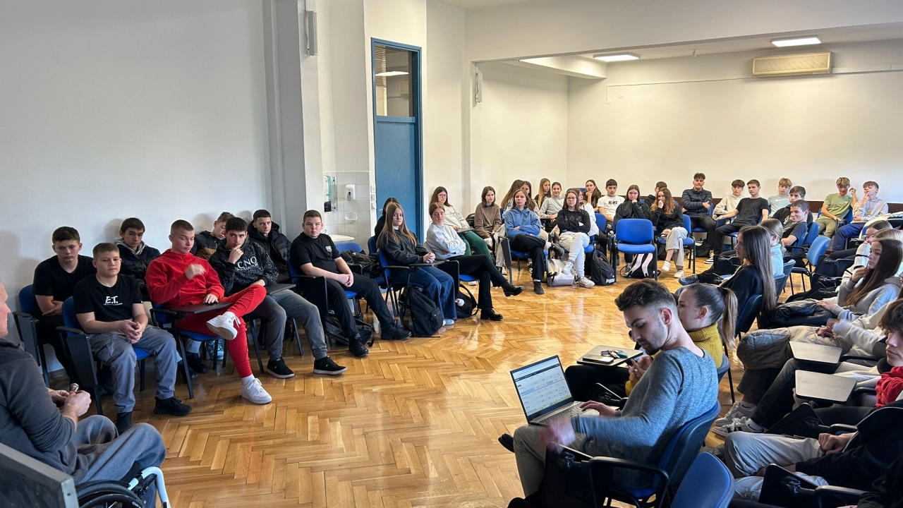 “Kako reći NE?”: Povodom mjeseca borbe protiv ovisnosti organizirano predavanje za umaške osnovnoškolce