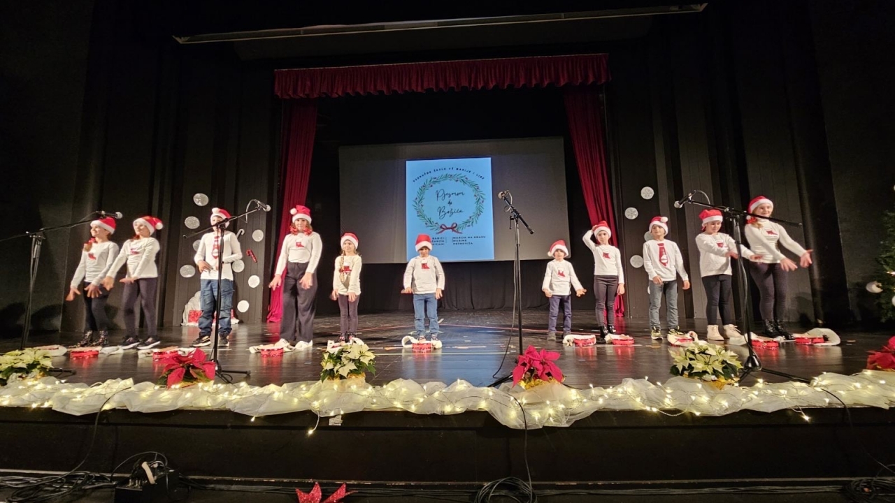 Učenici područnih škola po prvi put zajedno na božićnoj priredbi