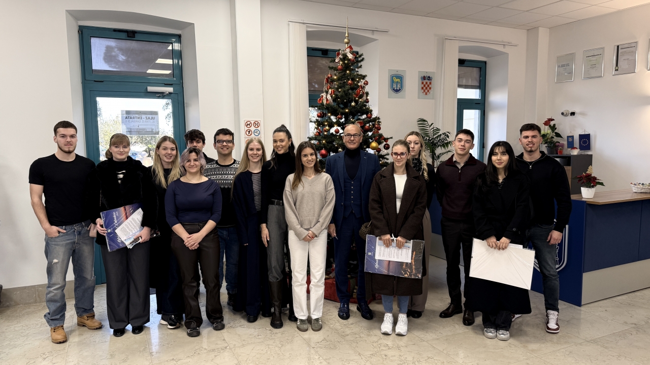 Ulaganje u mlade i znanje: Grad Umag dodijelio stipendije za  akademsku godinu 2025./2026.