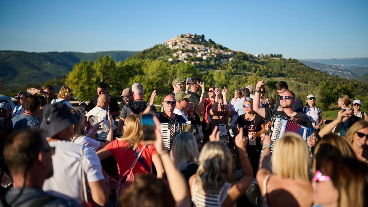 Kroz vinograde do najboljih okusa Motovuna: Teran Wine & Walk okupio gotovo 750 sudionika