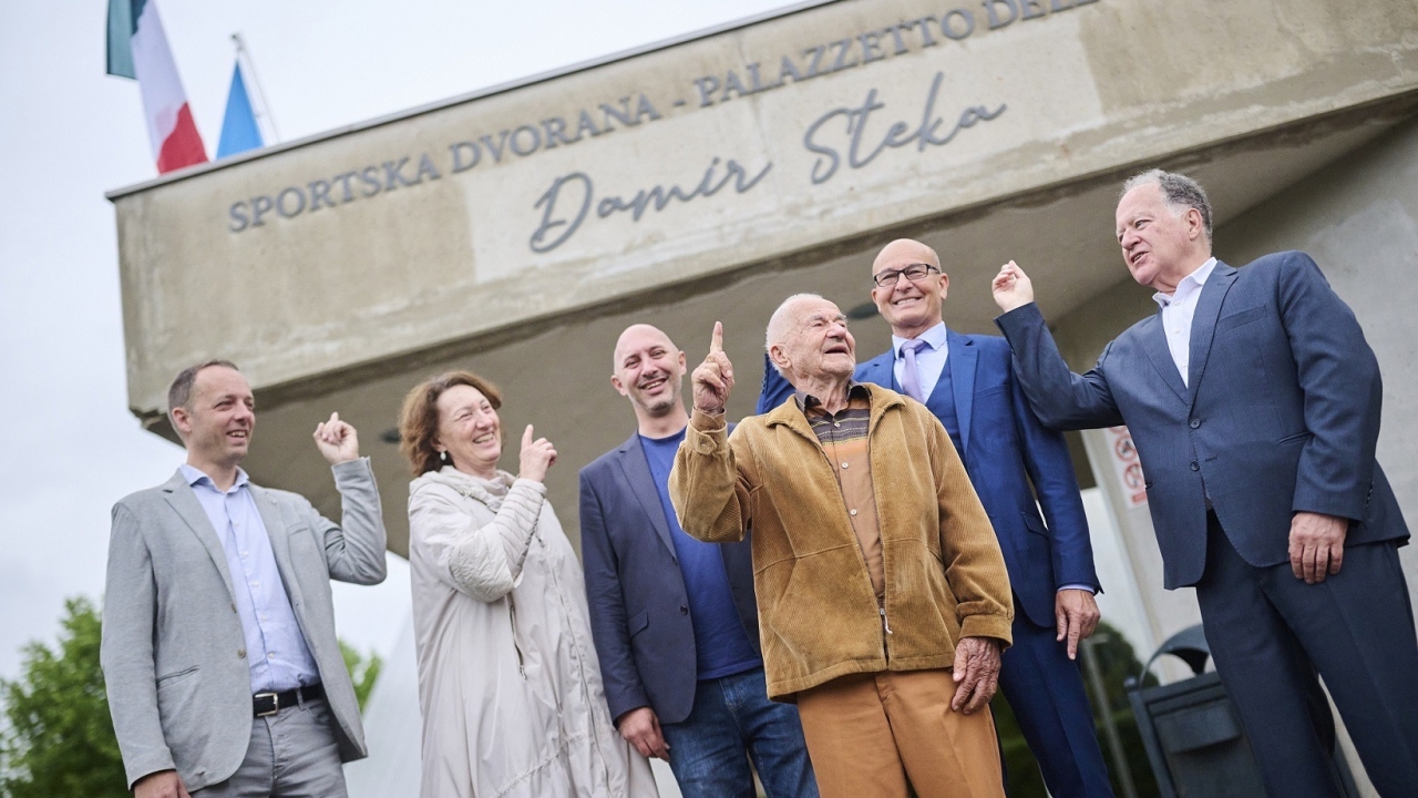 Na pročelju umaškog „hrama“ sporta osvanulo ime sportske legende – Damira Steke