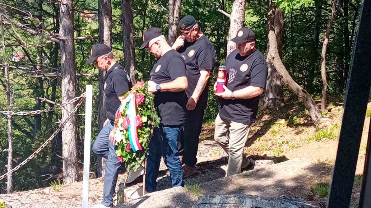 Članovi HVIDR-e Umag odali počast žrtvama u Kninu, Kupresu i Središnjoj Bosni