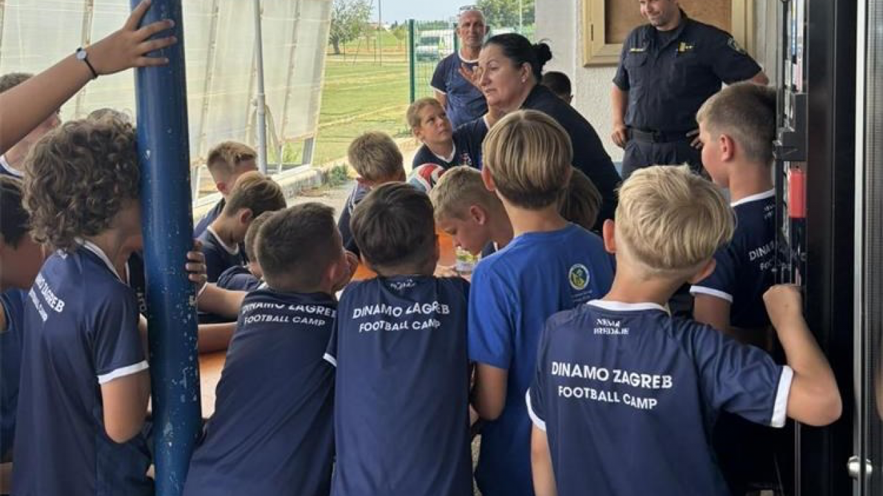 Umaška policija educirala mlade nogometaše o sportskom i primjerenom ponašanju