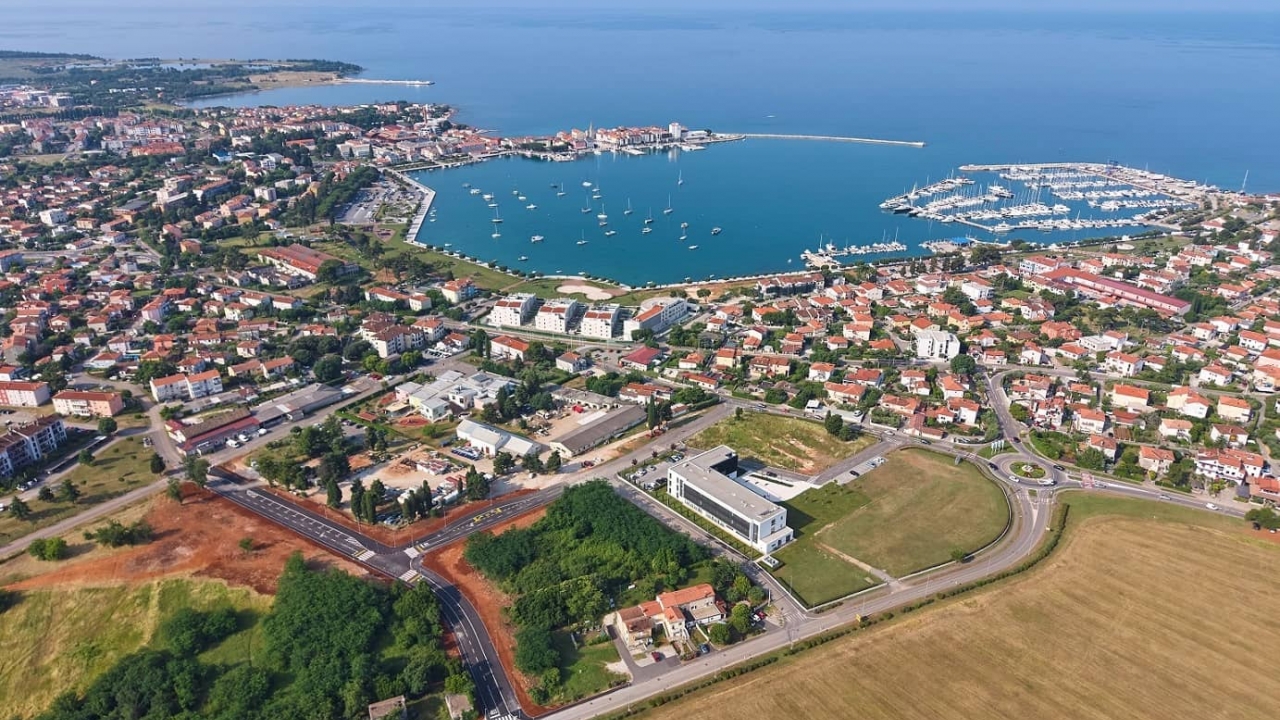 Umag: Službeno otvorena nova prometnica u naselju Komunela