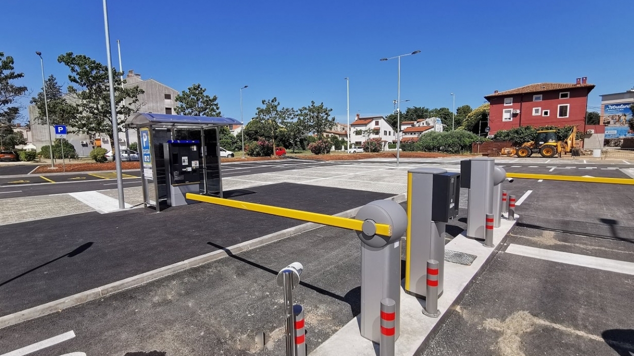 Umag: Otvoren novi parking s 82 mjesta – gradski centar sada još dostupniji 