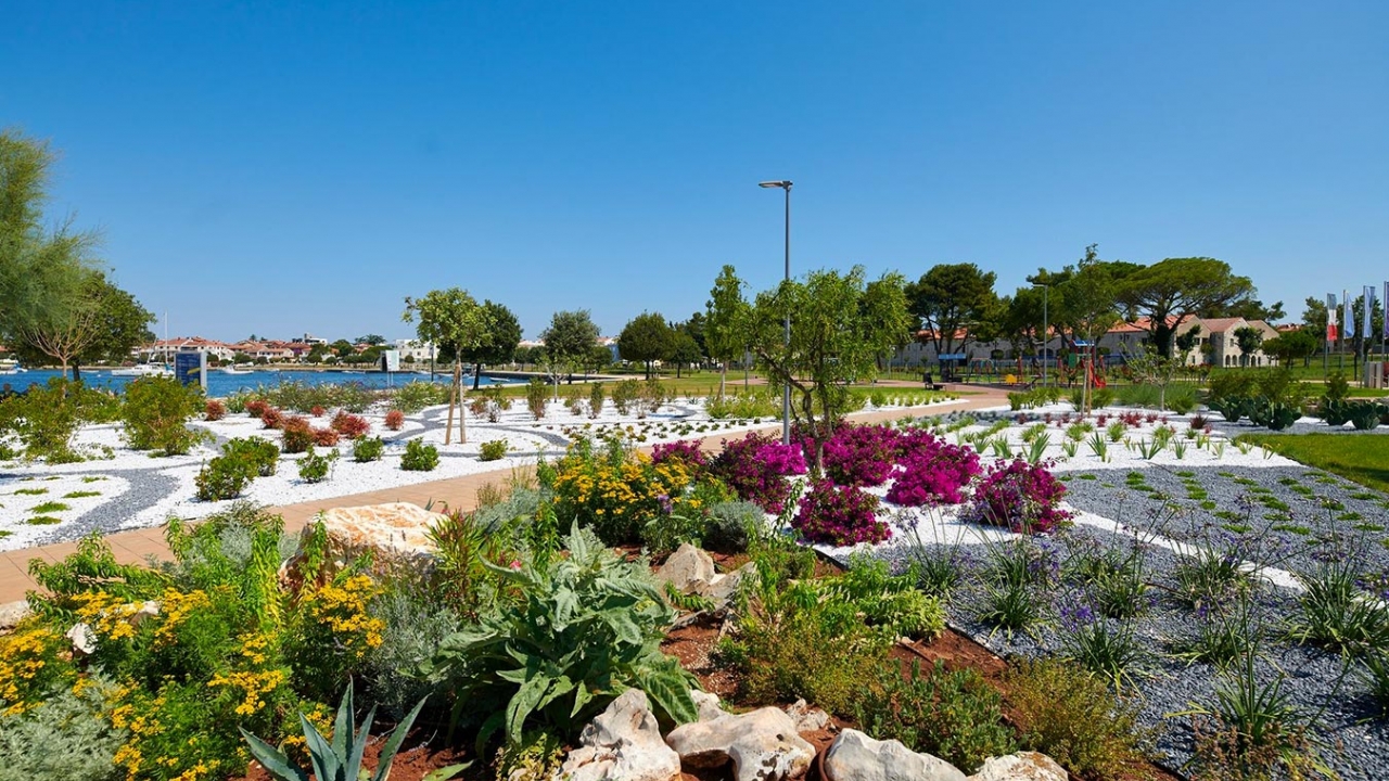 Botanički kutak uz more u središtu Umaga