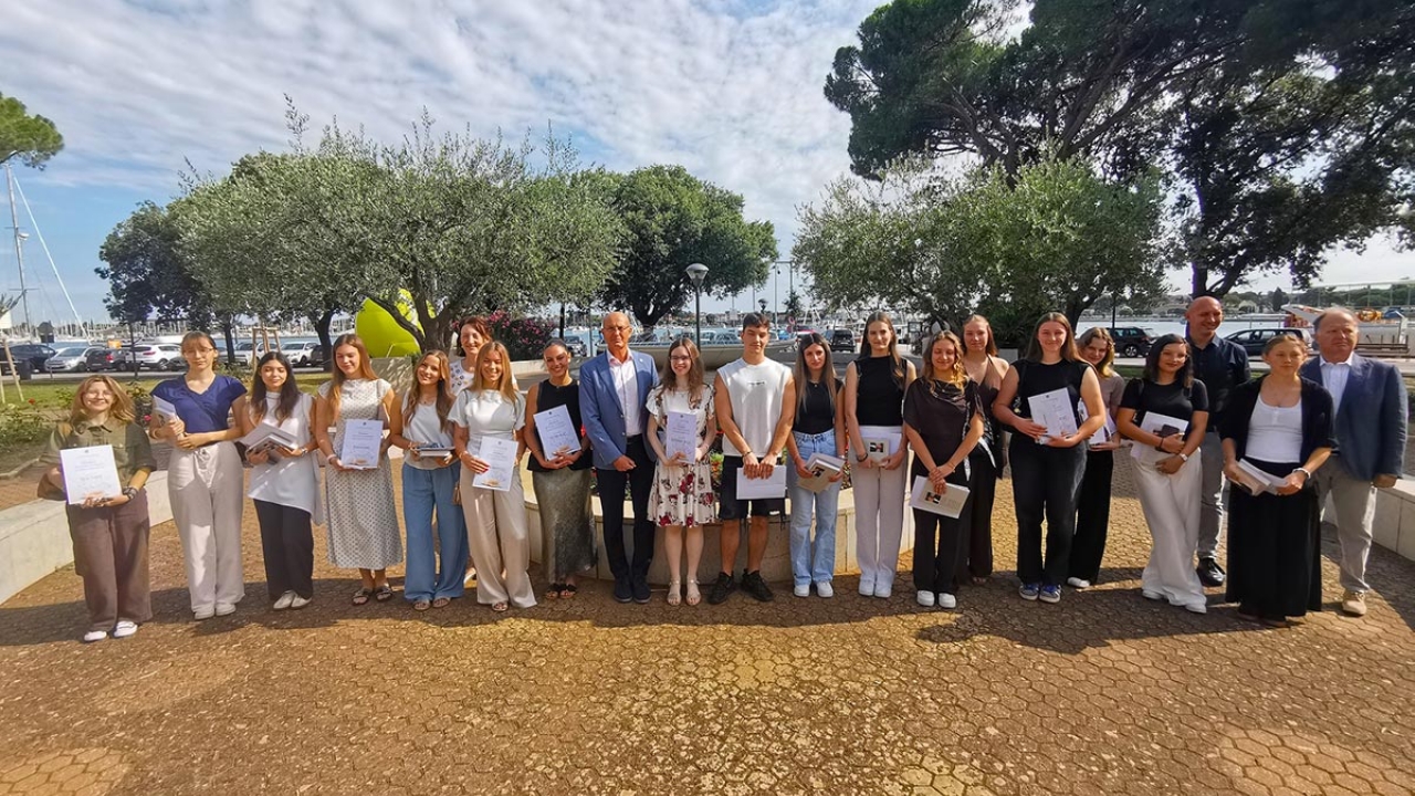 Umag: Nagrađeni učenici za izniman uspjeh tijekom srednjoškolskog obrazovanja