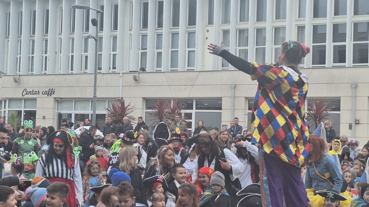 Maškare i veselje u Umagu – šarena povorka razveselila najmlađe