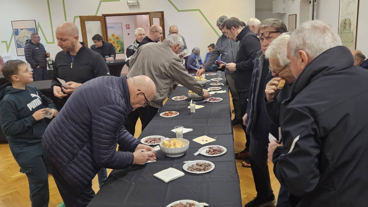 Održana Luganigada i Frittolada u Bujama: večer tradicije, okusa i druženja