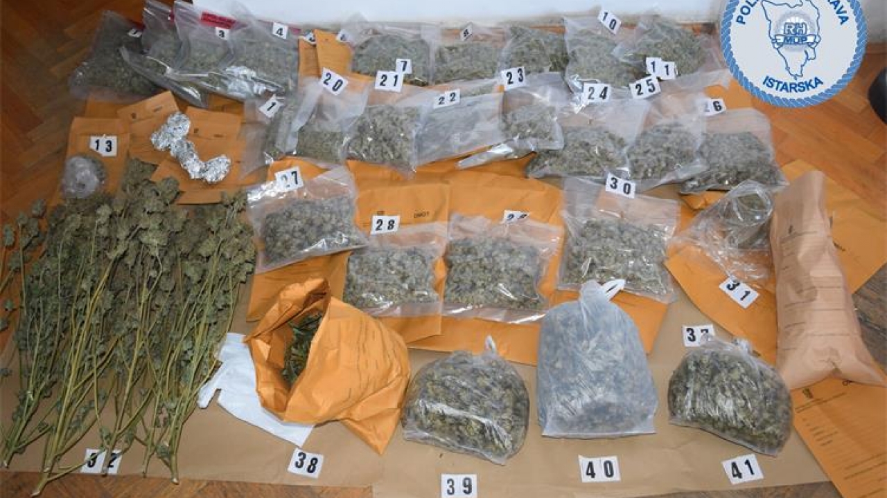 U Gambocima kraj Buja otkriveno više od 5 kg marihuane u kućnom laboratoriju