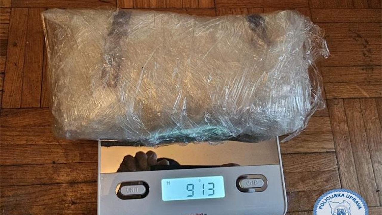 Policija otkrila drogu i oružje kod još jednog dilera u Puli