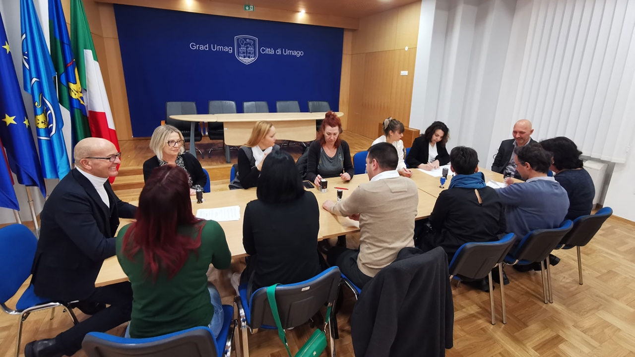 Potpisani novi kolektivni ugovori: Od 1. siječnja veće plaće za djelatnike Grada Umaga, gradskih ustanova i tvrtka