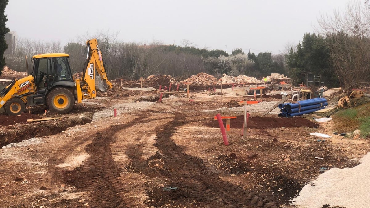 Grad Umag ulaže u naselje Komunela – gradi se kompletna komunalna infrastruktura