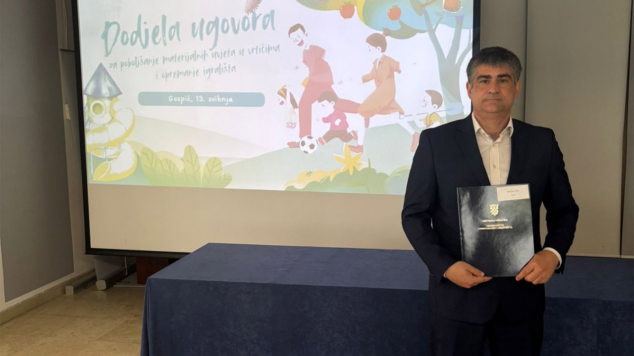 Grad Buje dobio 50 tisuća eura za obnovu dječjeg igrališta
