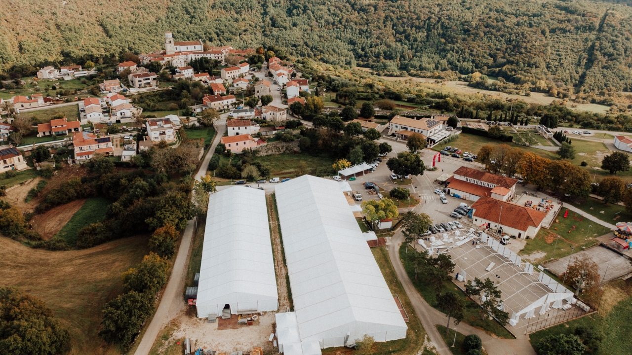 Sve je spremno za 17. Internacionalni sajam pršuta u Tinjanu