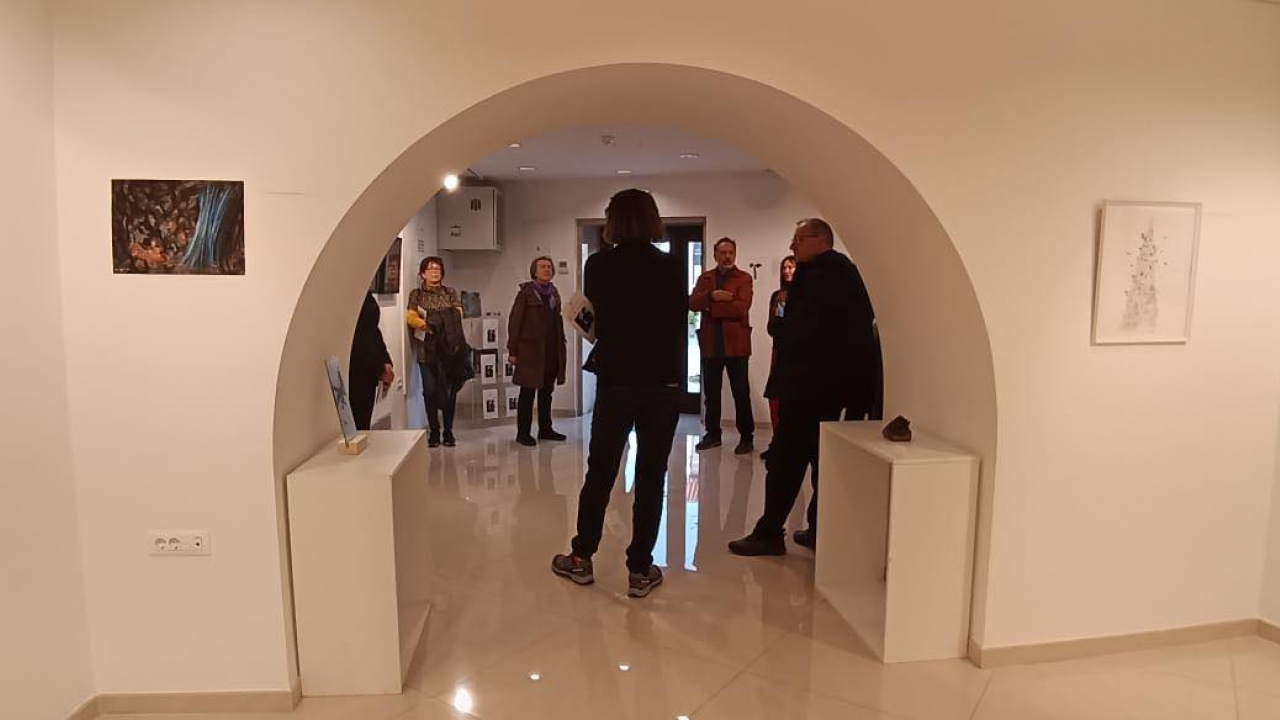 Otvorena izložba “Look Away” u MMC galeriji