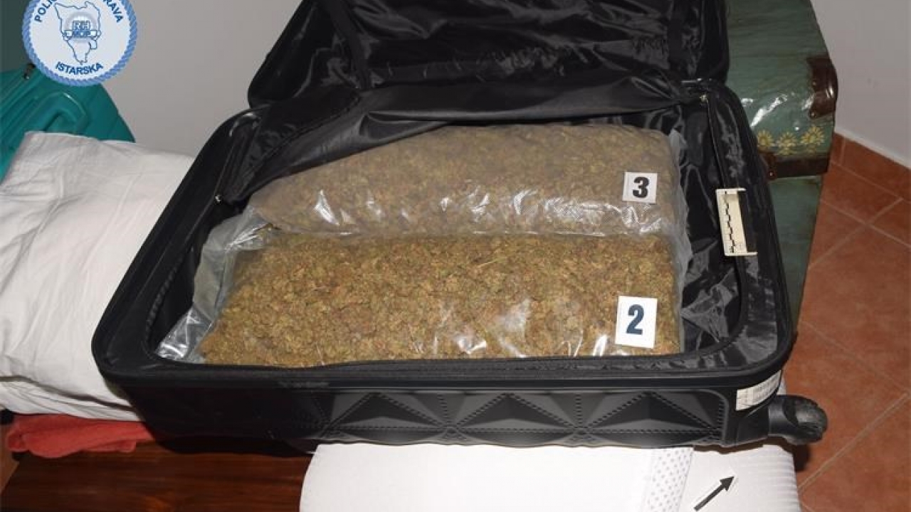Umaška policija u kući dvoje Slovenaca pronašla čak devet kilograma droge