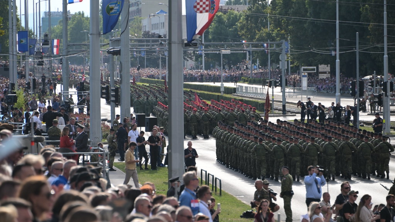 Održan spektakularni vojni mimohod povodom 30 godina 