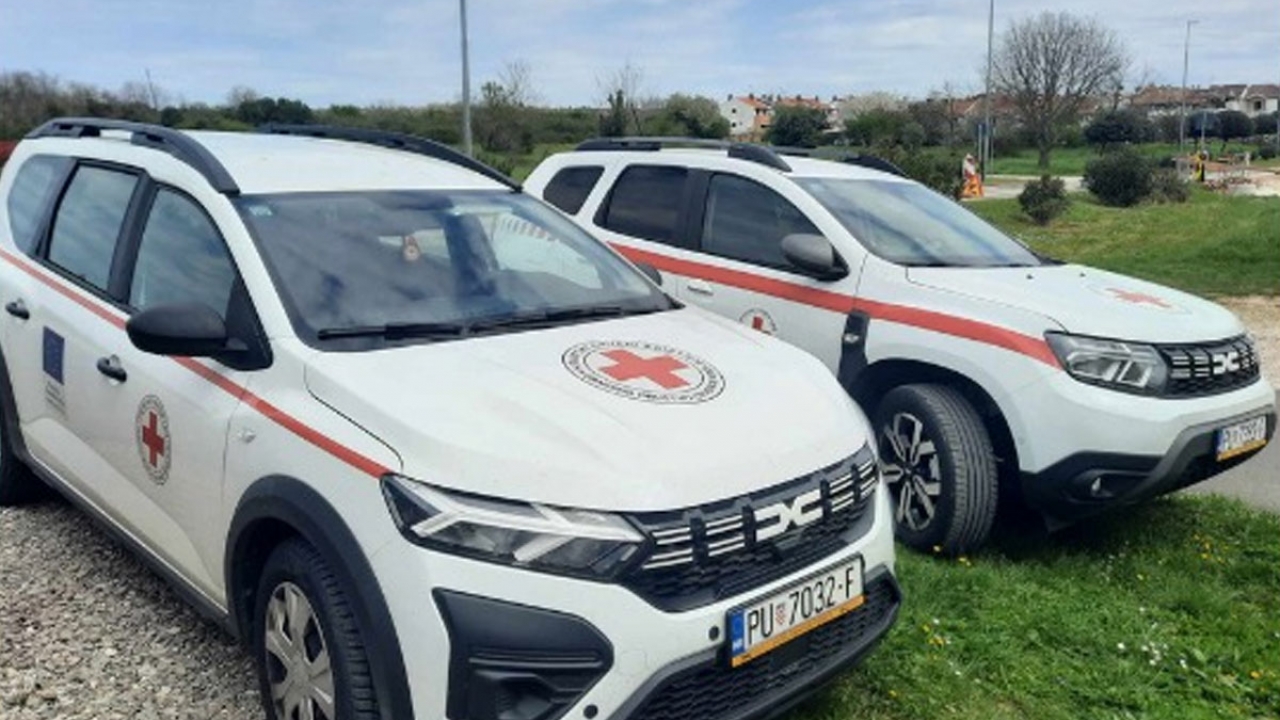 Crveni križ Bujštine obnovio vozni park zahvaljujući EU projektu