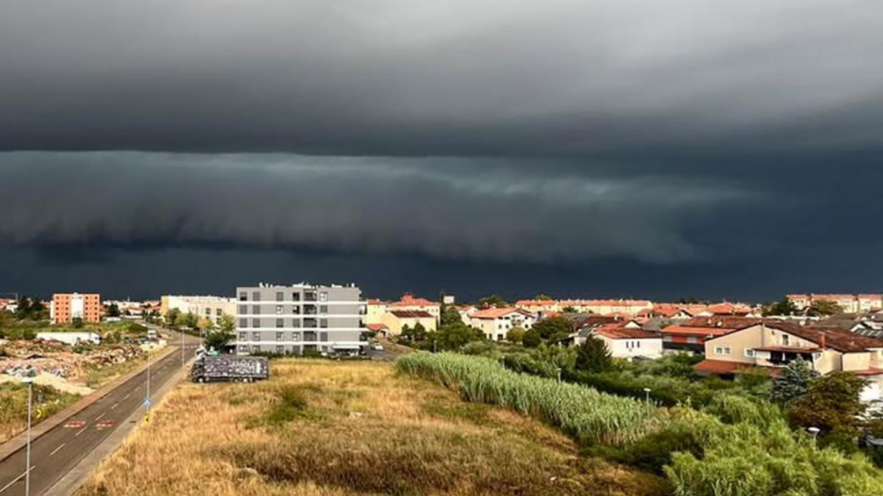 Narančasti meteoalarm za Istru: grmljavinska nevremena