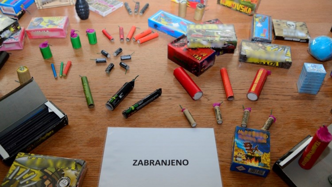 U Bužiniji djeca pirotehničkim sredstvima izazvala požar