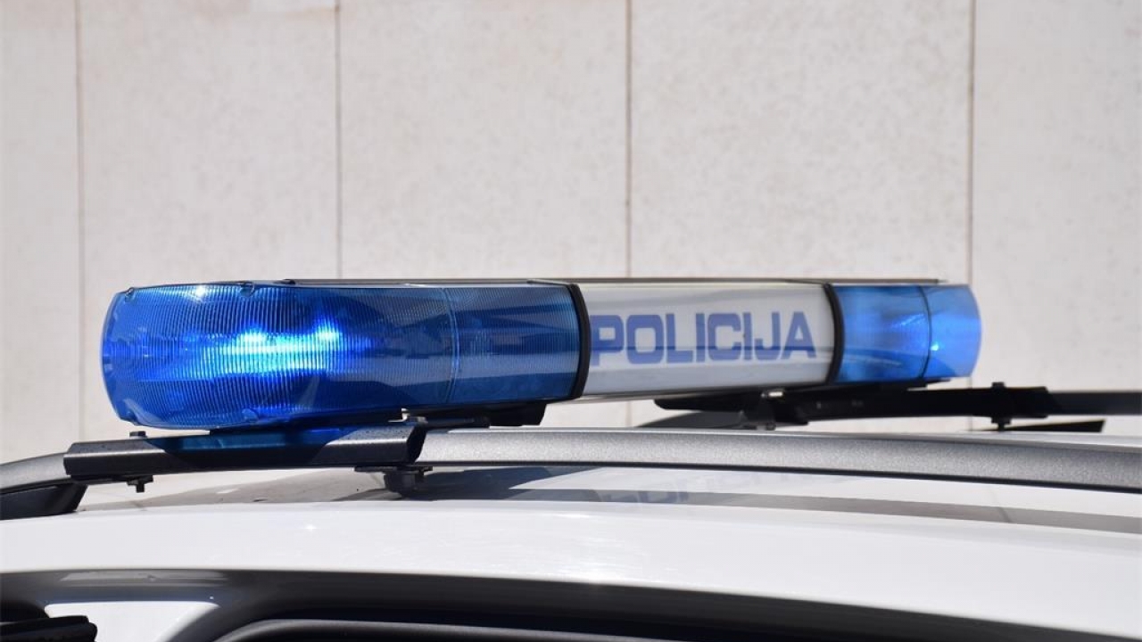 Umaška policija zaustavila vozača bez dozvole i s drogom u vozilu