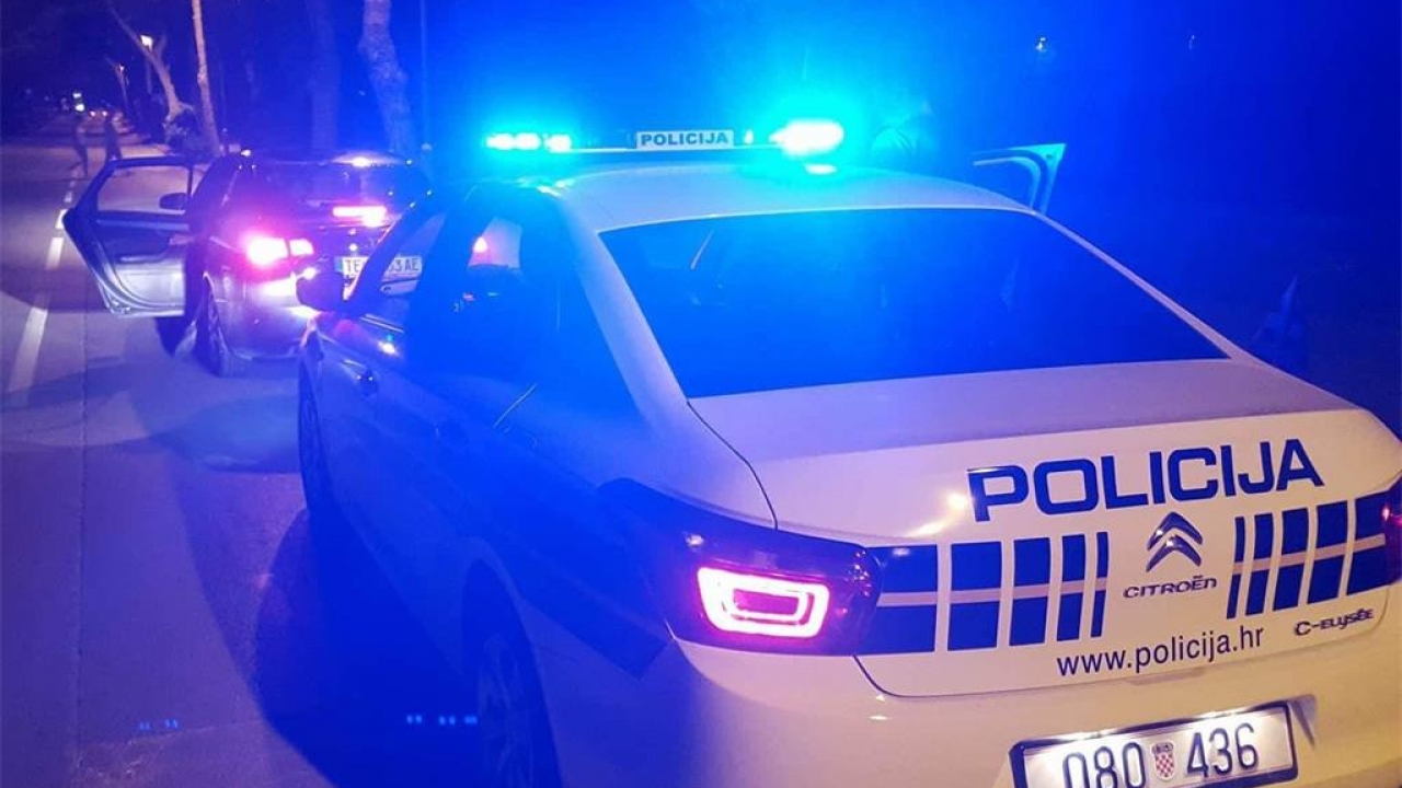 Filmska potjera - divlja vožnja recidivista završila udarom u zid i uhićenjem