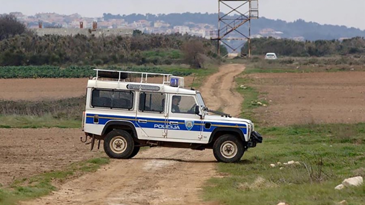 Policajci iz Umaga i Buja kod Oprtlja zaustavili krijumčara migranata