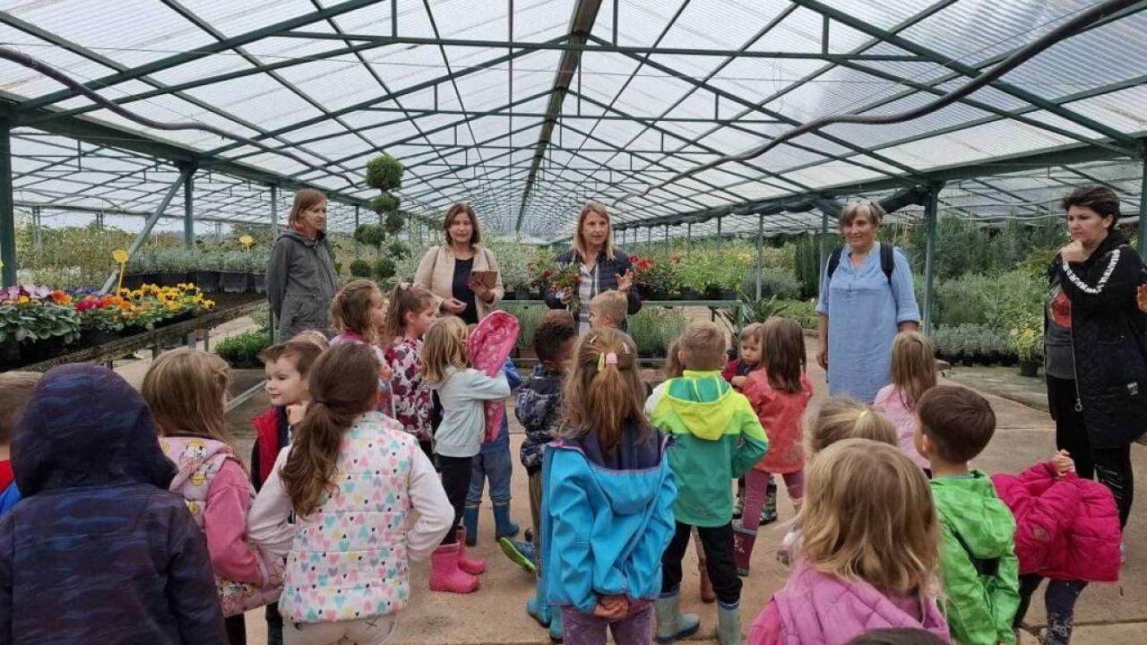 U sklopu projekta „Zdravi vrt vrtiću“ vrtićarci posjetili OPG Krevatin i rasadnik Frančeskija