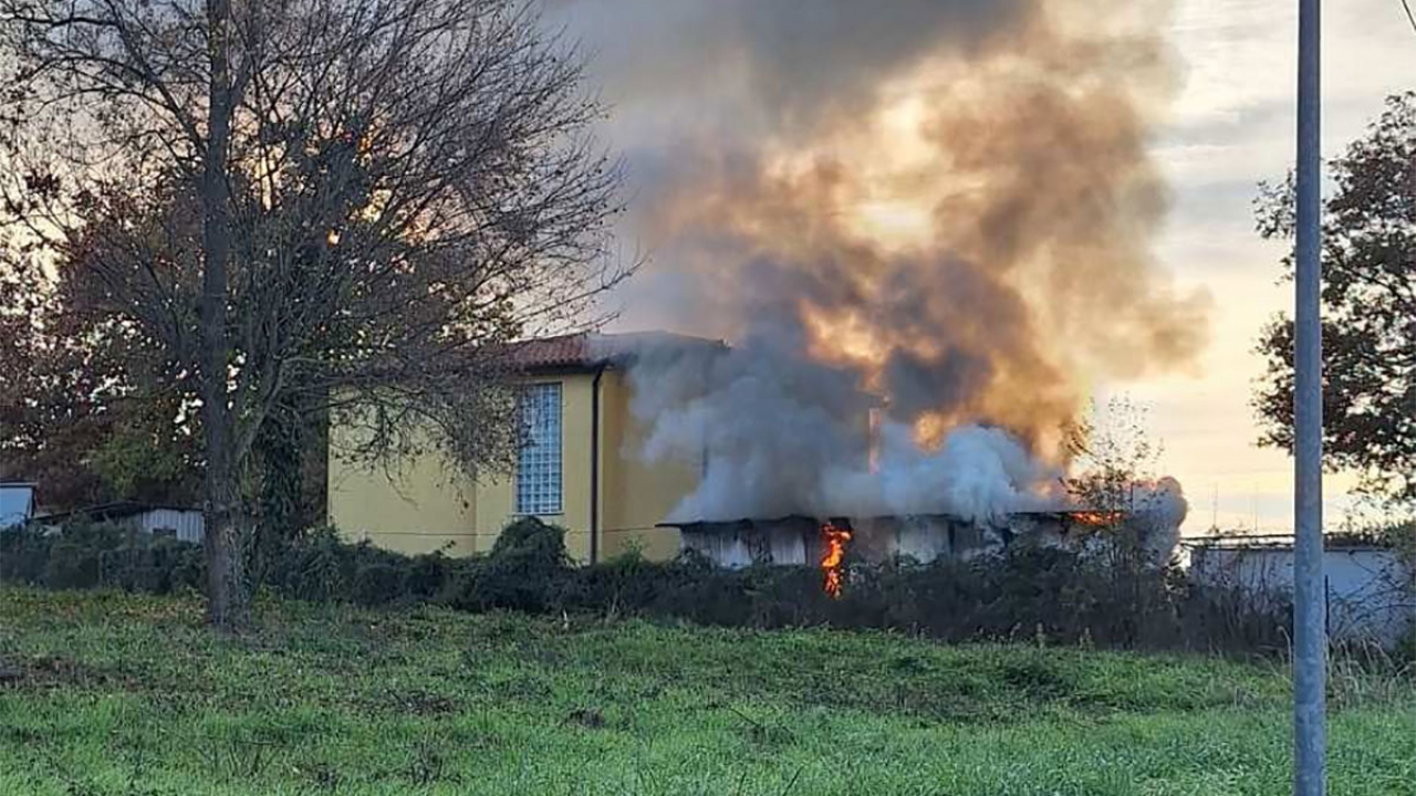 Požar garaže u Simonetiji kod Buja stavljen pod kontrolu