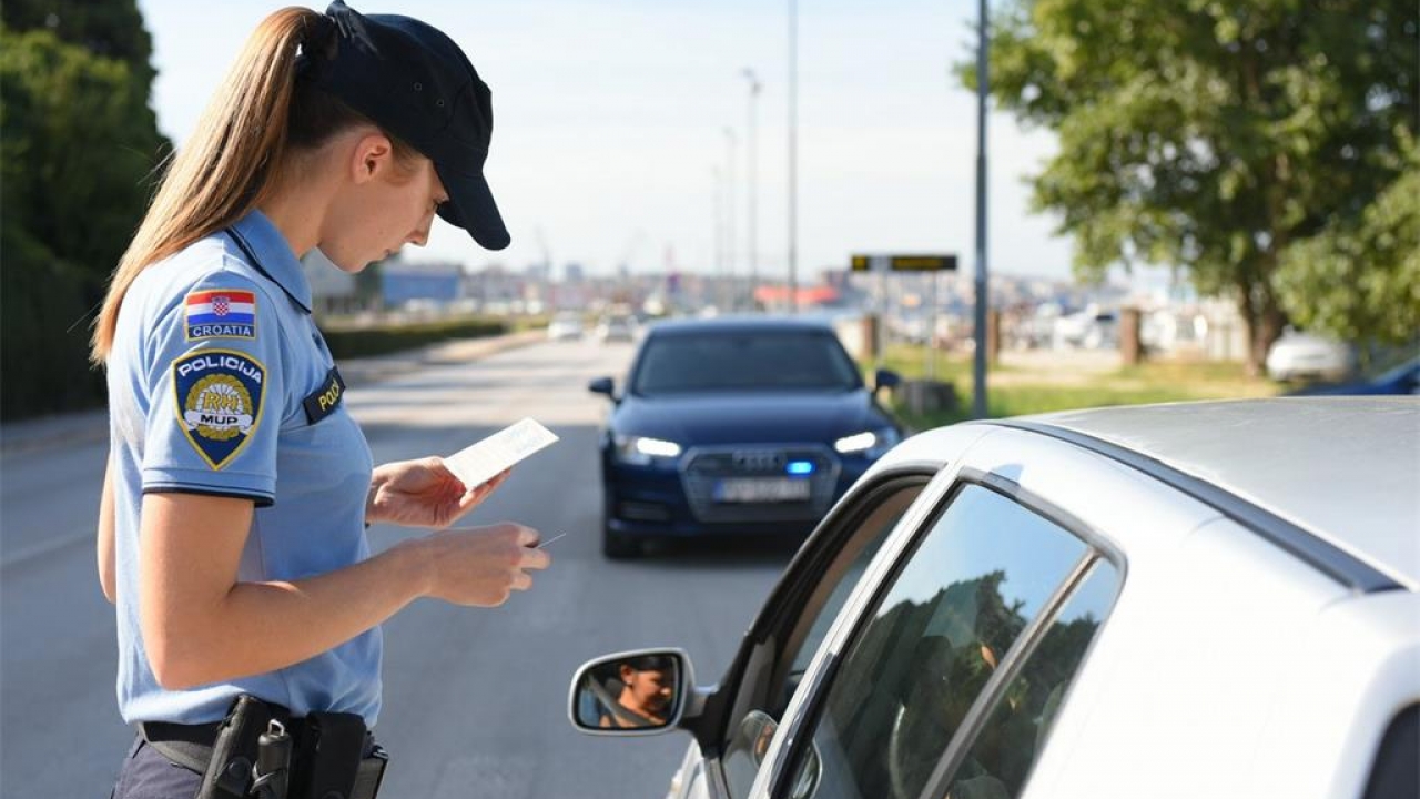 Buje: S ukinutom vozačkom i skoro dva promila nepropisno prevozio dijete