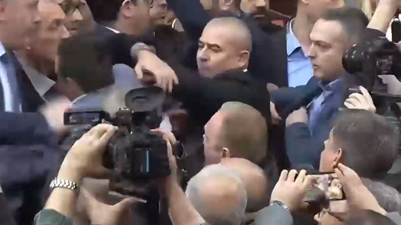 Tučnjava u parlamentu Srbije