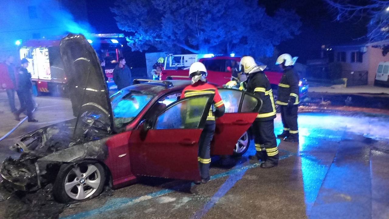 U Istri izgorjela dva automobila i kuća u jednom danu