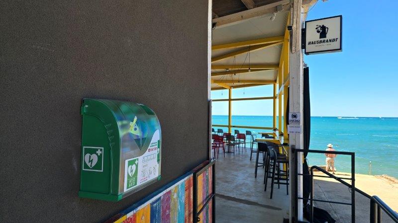 Novi defibrilator u Maredi i besplatan ljetni prijevoz do centra