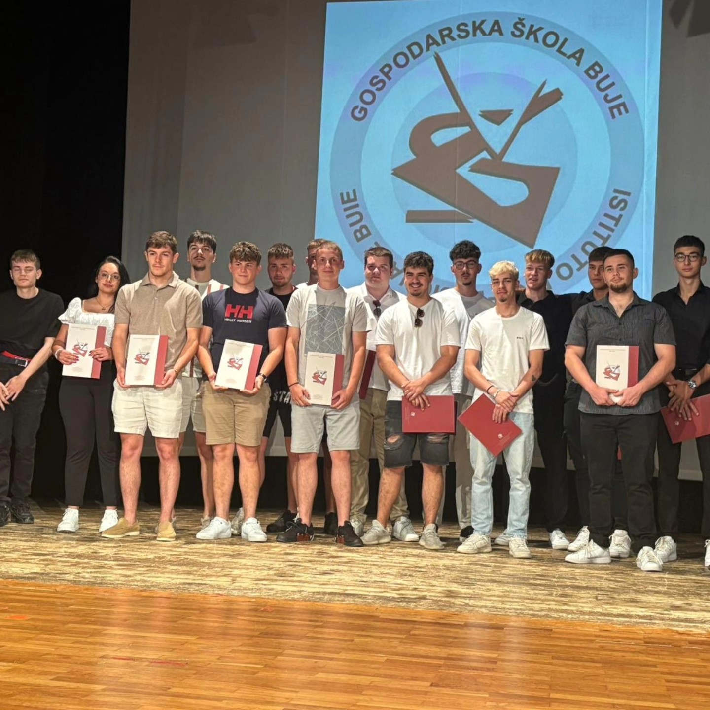 Svečana dodjela svjedodžbi u Bujama