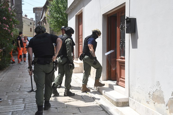 Pichler tvrdi da su je ozlijedili policajci, policija to negira