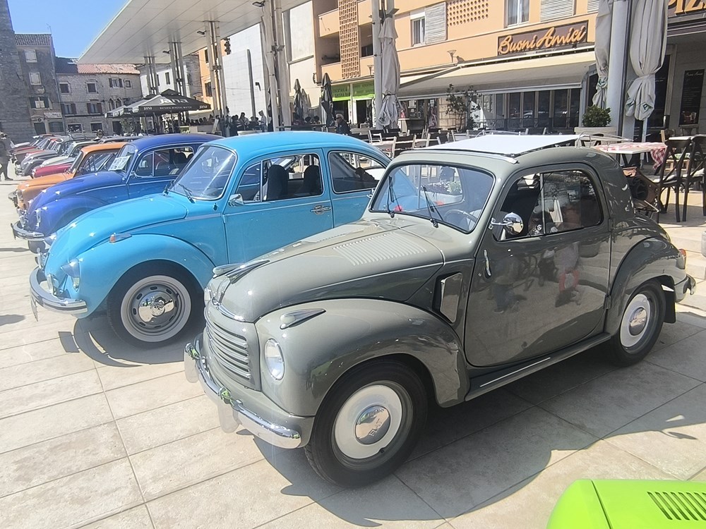 Oldtimeri oživjeli Umag – 17. međunarodna izložba povijesnih vozila privukla brojne posjetitelje