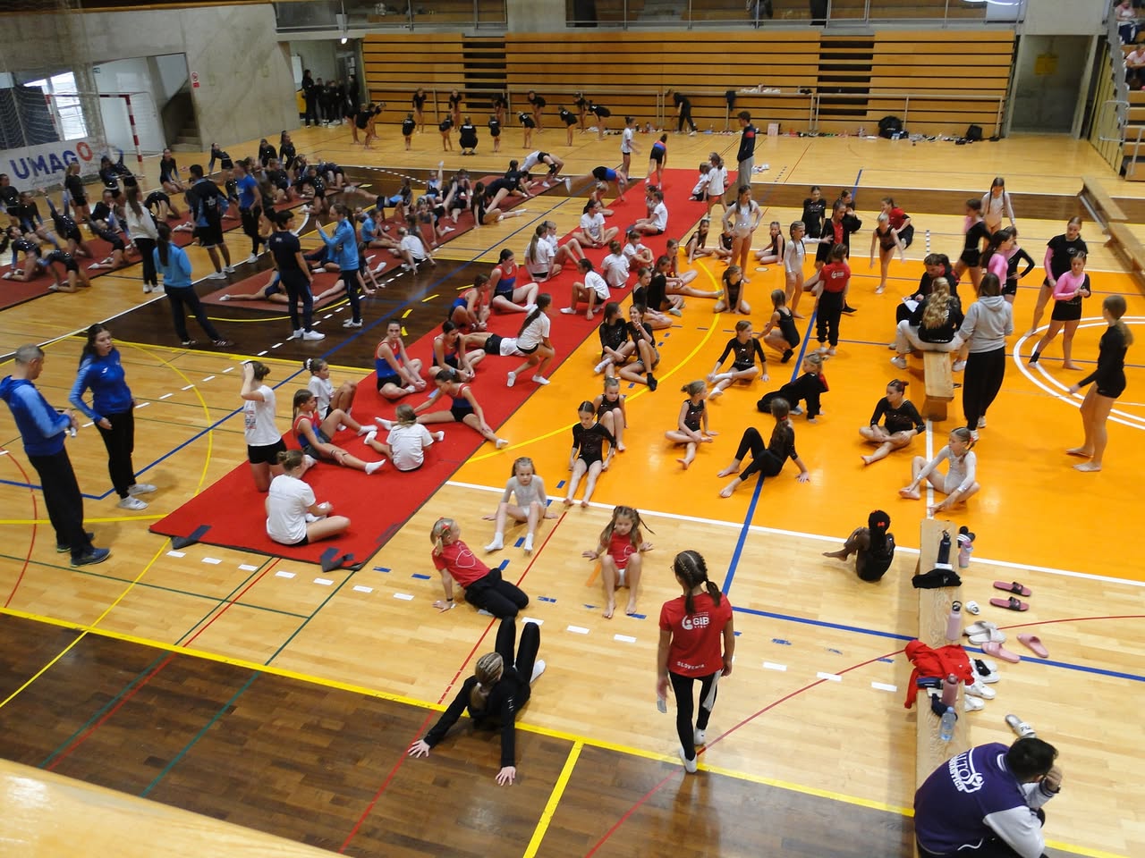 Više od 300 mladih gimnastičara iz Hrvatske i Slovenije na 2. Otvorenom prvenstvu Umaga u skokovima na trampolinu