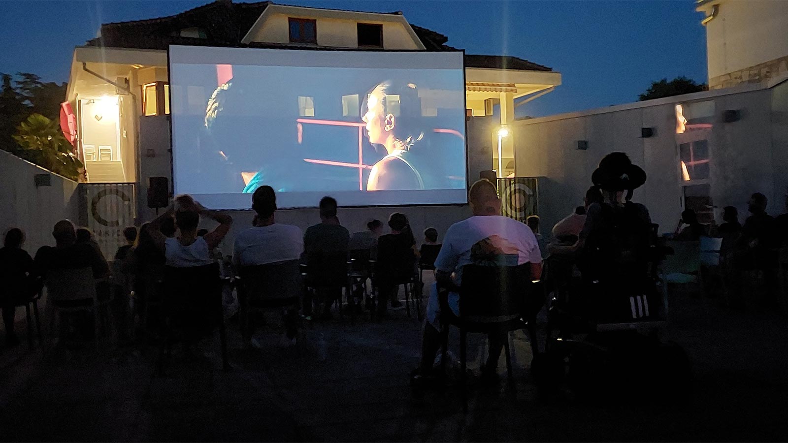 Dvostruka filmska premijera u CMIK-u uz novu opremu i bogat program